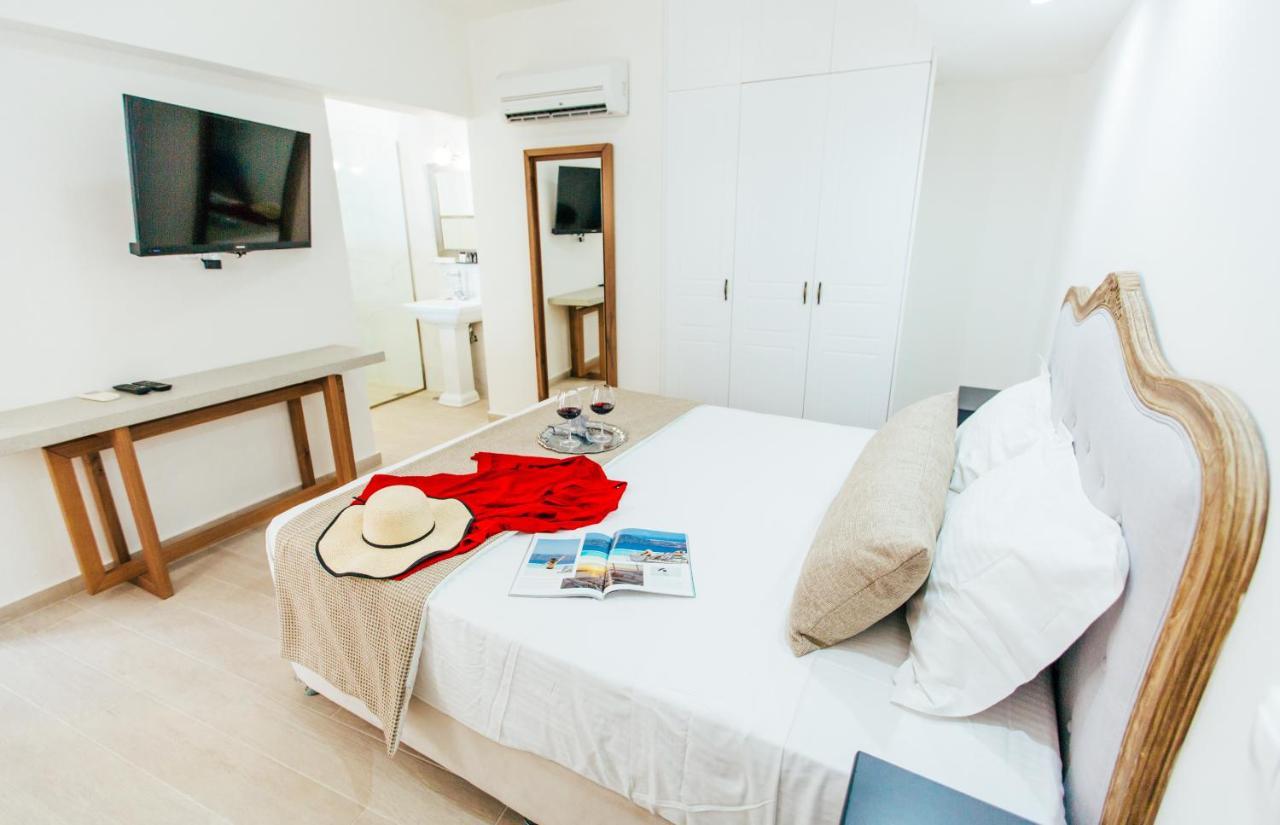 La Maltese Oia Luxury Suites Exterior photo