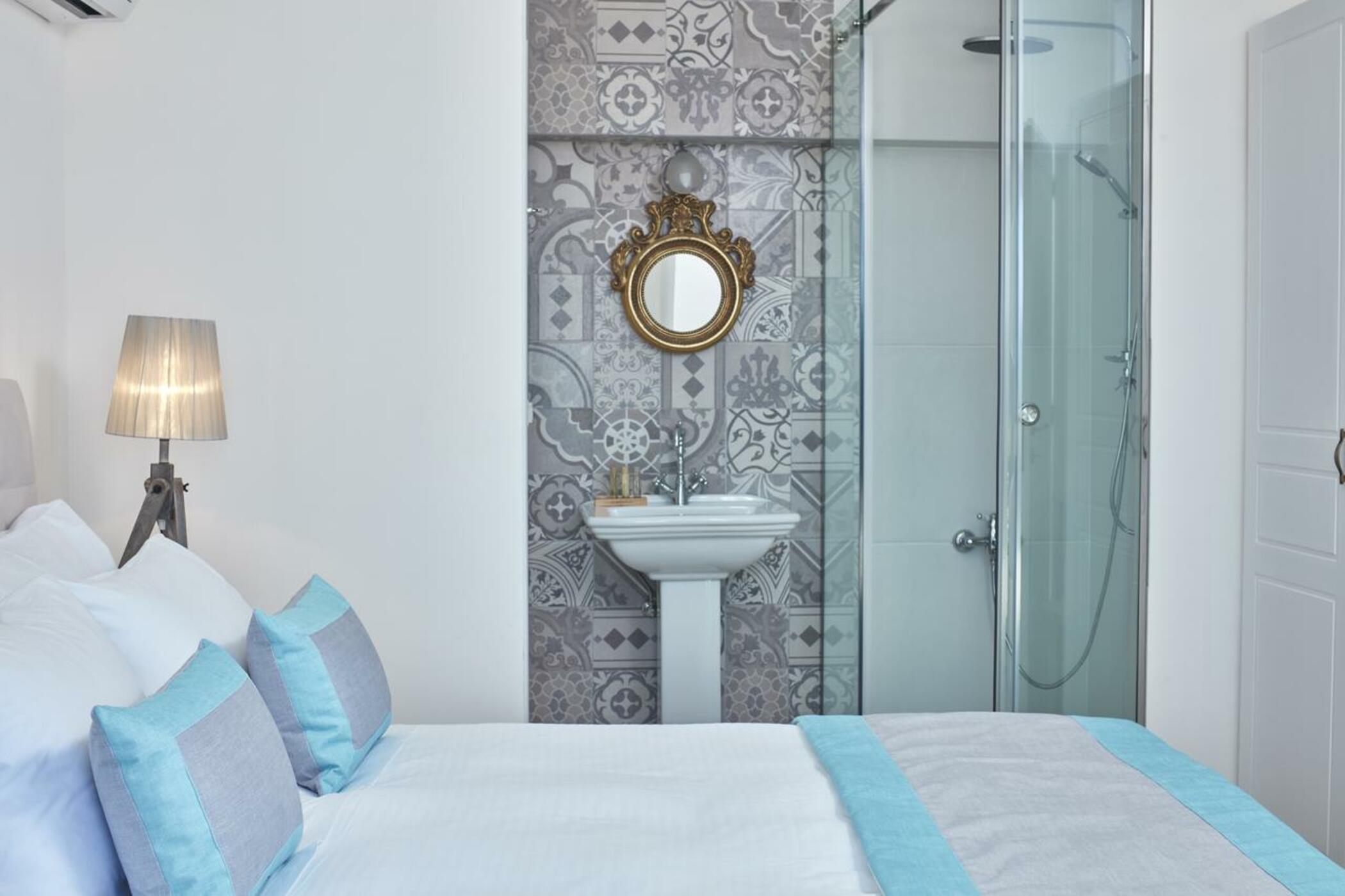 La Maltese Oia Luxury Suites Exterior photo