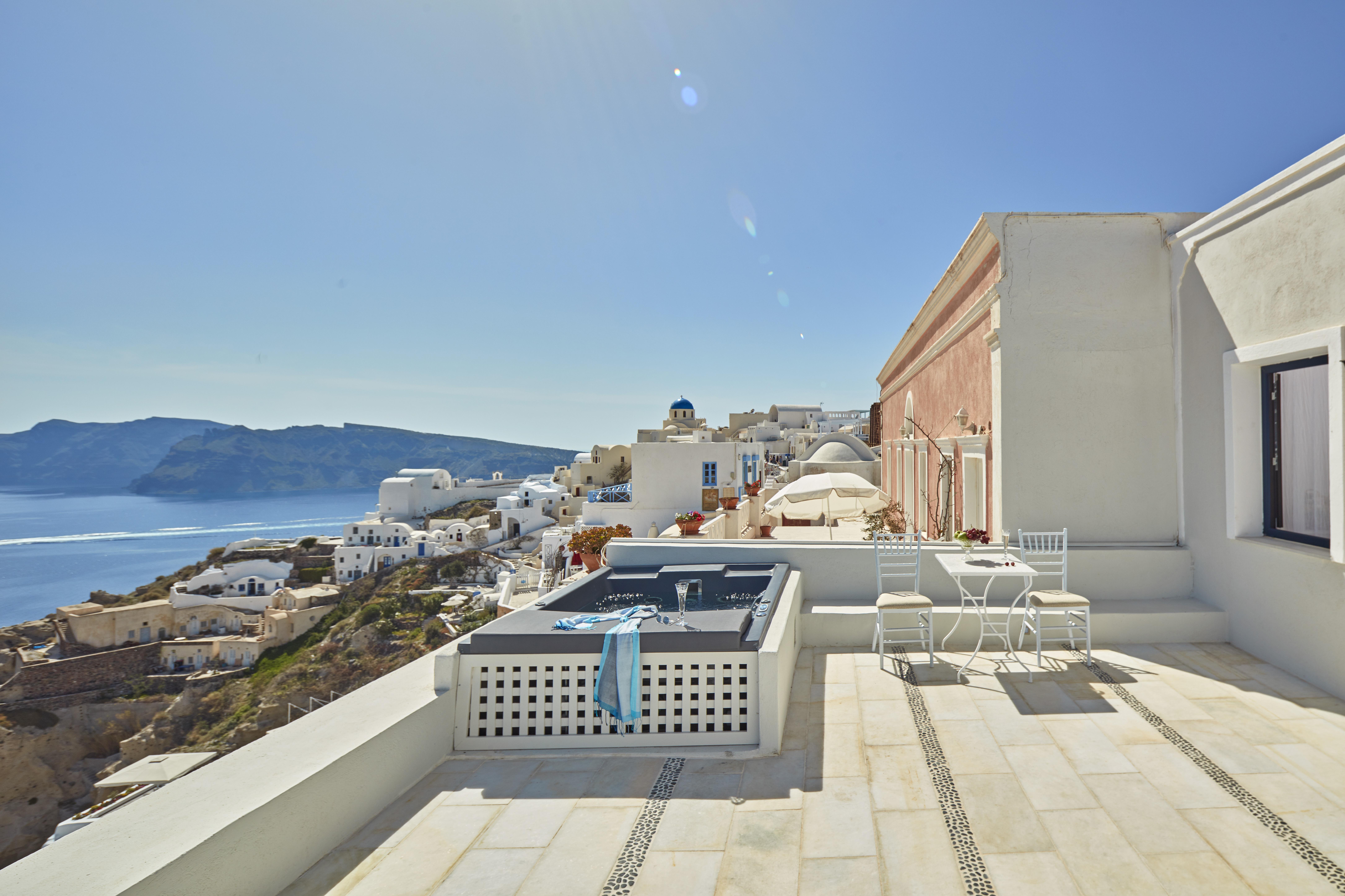 La Maltese Oia Luxury Suites Exterior photo