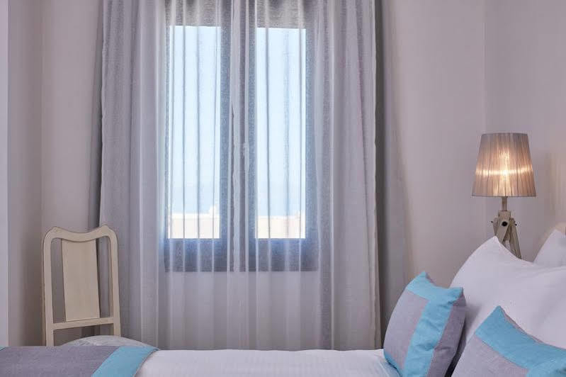 La Maltese Oia Luxury Suites Exterior photo