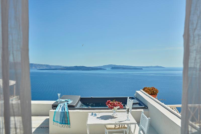 La Maltese Oia Luxury Suites Exterior photo